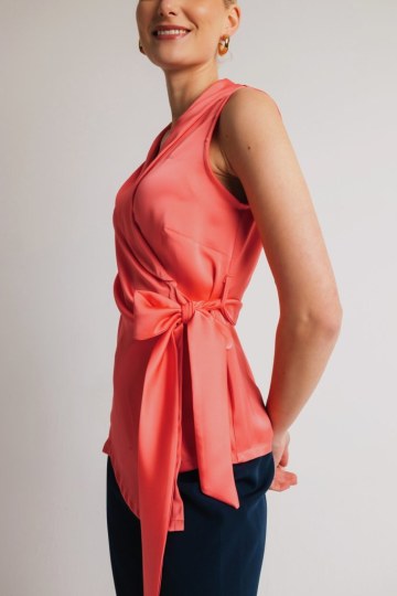 Μπλούζα κρουαζέ αμάνικη με δέσιμο στο πλάι κοραλλί  - 
