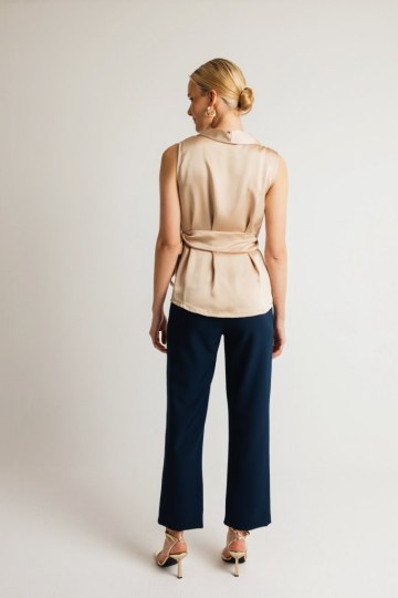 Μπλούζα κρουαζέ αμάνικη με δέσιμο στο πλάι μπεζ  - 