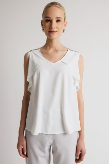 Μπλούζα αμάνικη με ασημένιες λεπτομέρειες στους ώμους λευκή - 