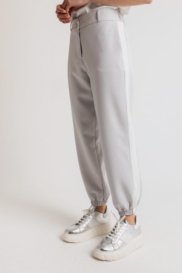 Παντελόνι υφασμάτινο με ρίγα και λάστιχο στο πίσω μέρος γκρι - 