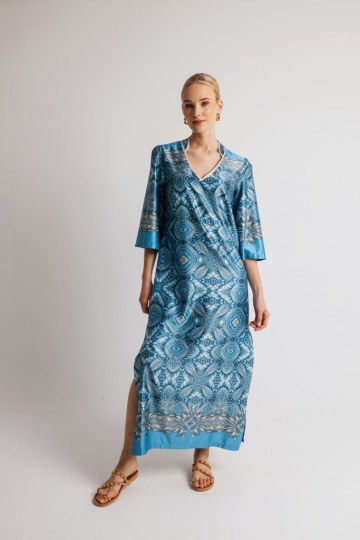 Φόρεμα καφτάνι αέρινο με σκίσιμο εμπριμέ - 