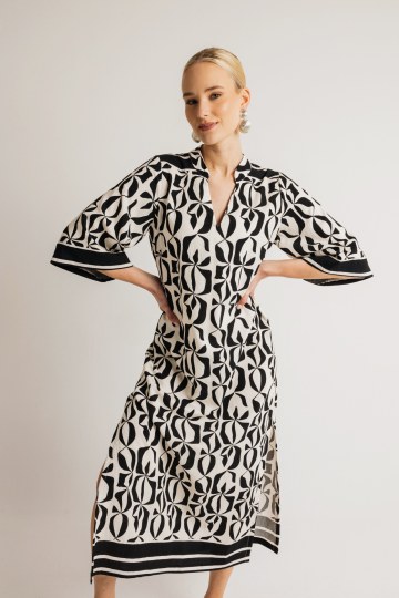 Φόρεμα καφτάνι με σκίσιμο στο πλάι εμπριμέ