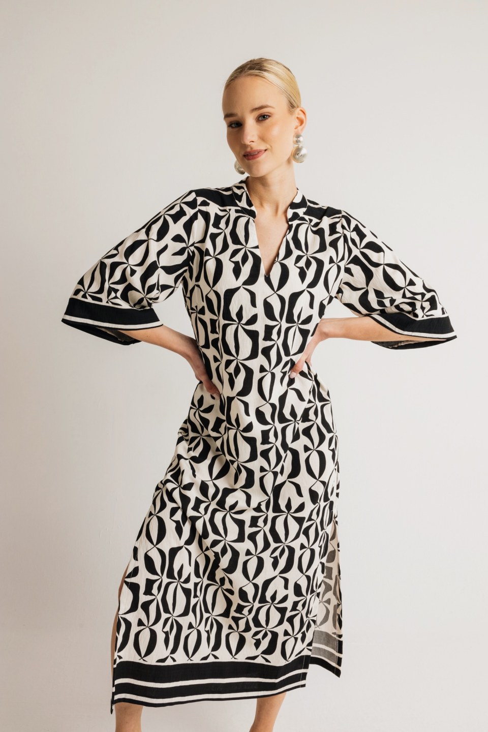 Φόρεμα καφτάνι με σκίσιμο στο πλάι εμπριμέ