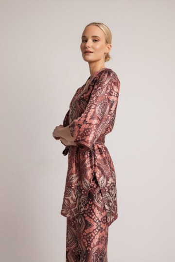 Σετ εμπριμέ με ιδιαίτερο μοτίβο φούξια - 