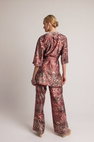 Σετ εμπριμέ με ιδιαίτερο μοτίβο φούξια - 