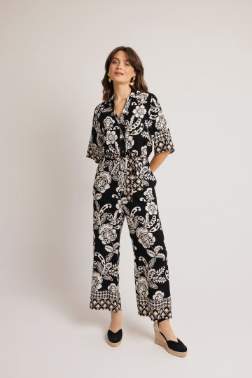 Φόρμα ολόσωμη με μανίκι εμπριμέ μαύρη