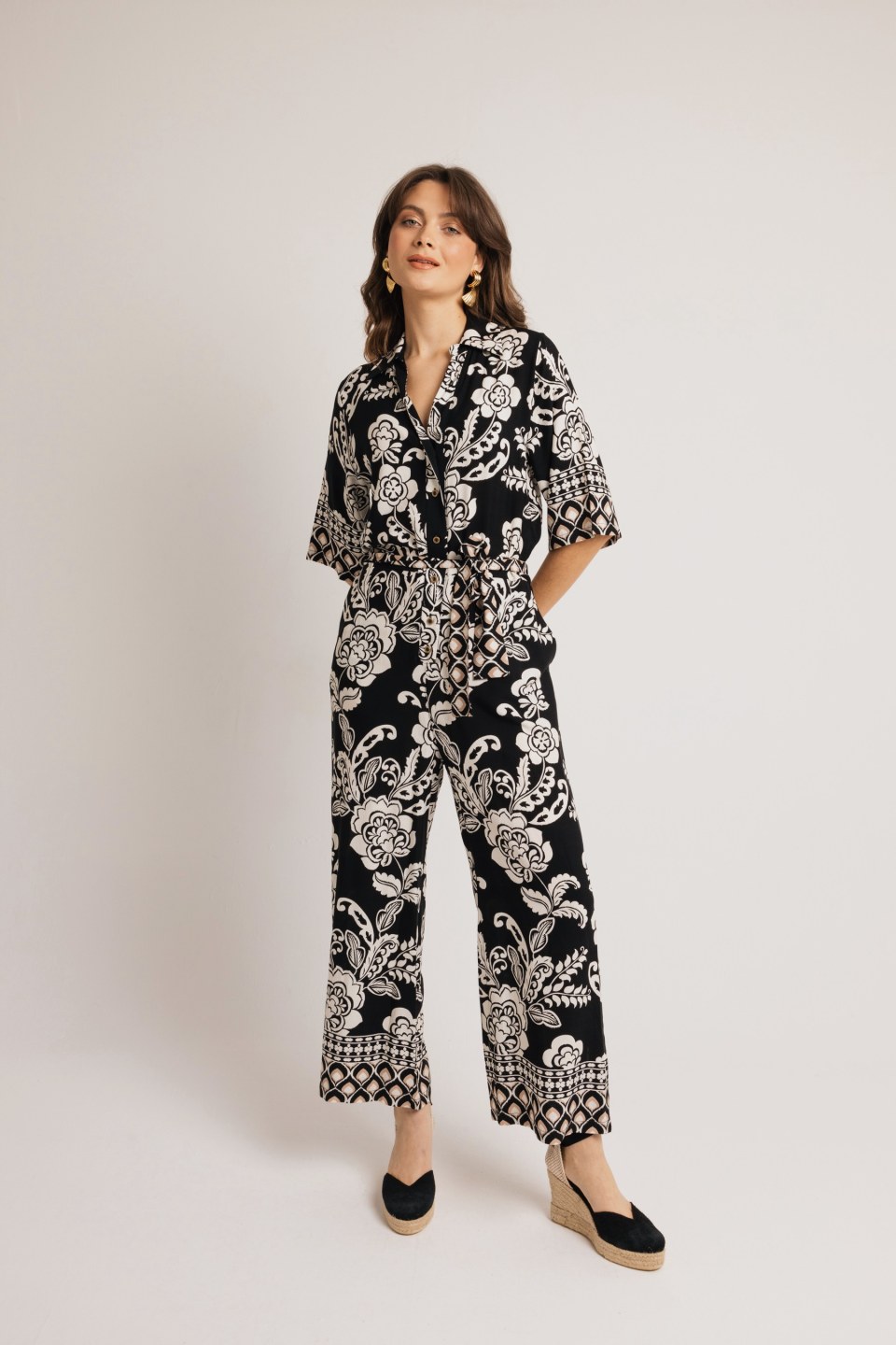 Φόρμα ολόσωμη με μανίκι εμπριμέ μαύρη