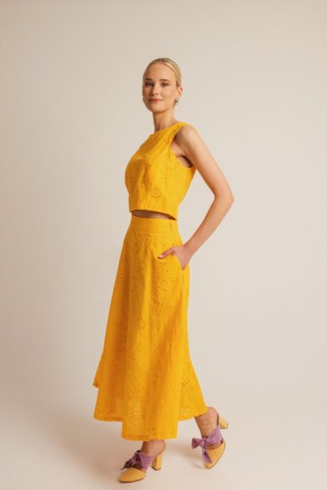 Σετ μπροντερί αμάνικο κίτρινο - 