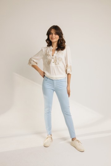 Παντελόνι τζιν σε στενή γραμμή γαλάζιο