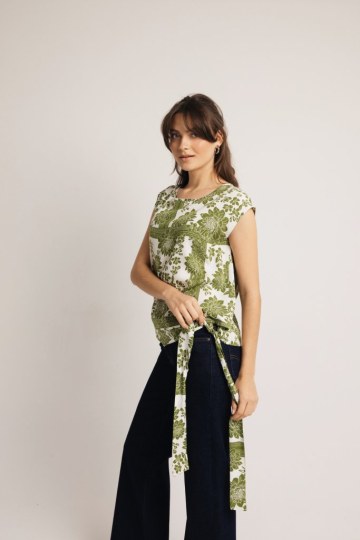 Μπλούζα αμάνικη εμπριμέ πράσινη - 