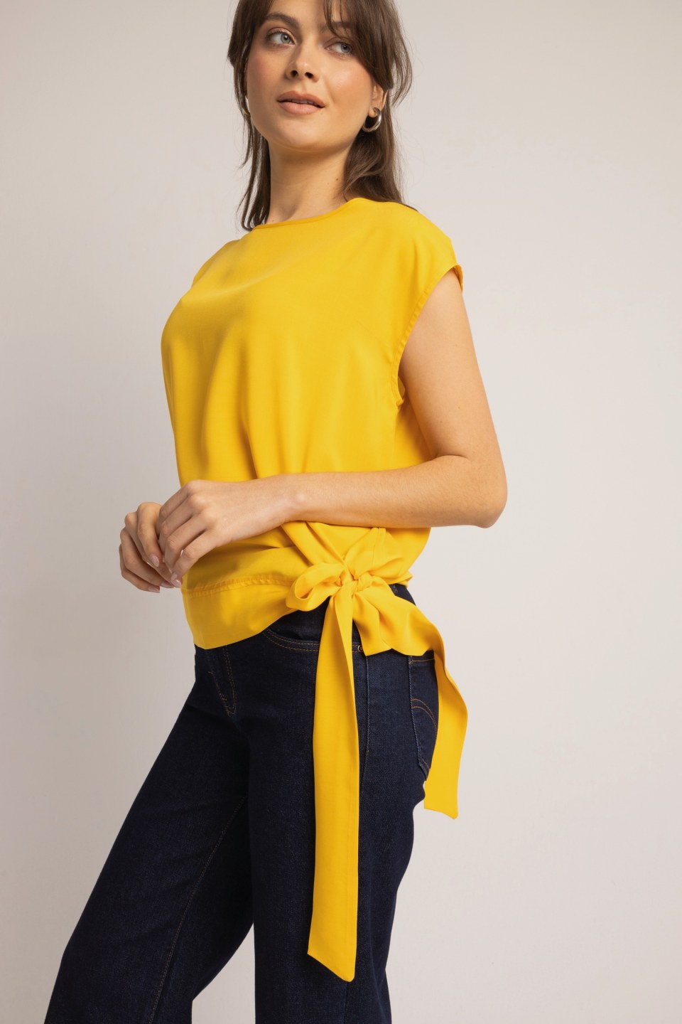 Μπλούζα αμάνικη αέρινη κίτρινη