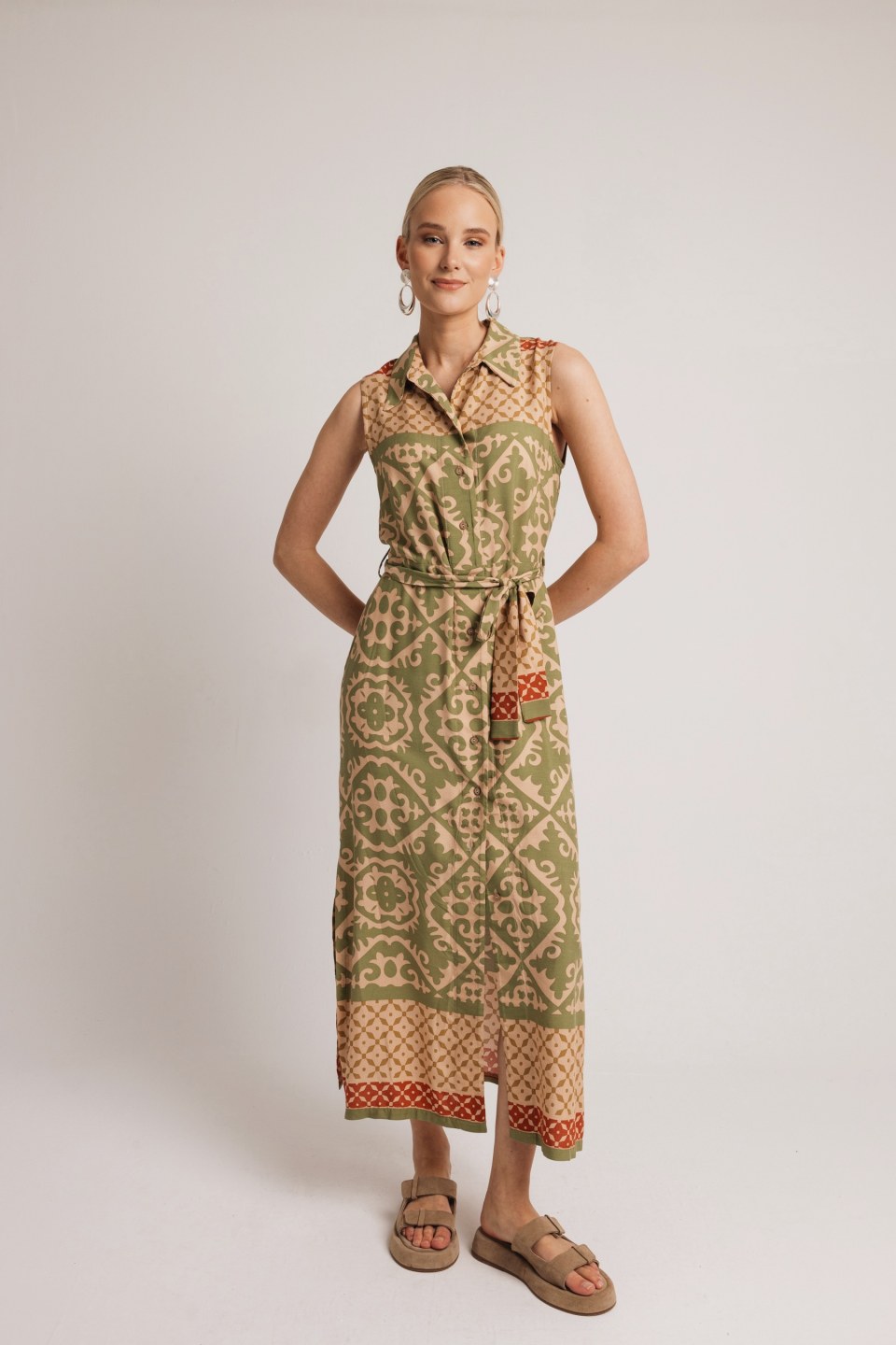 Φόρεμα αμάνικο εμπριμέ