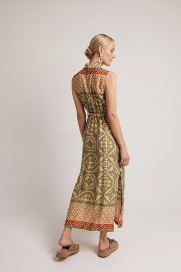 Φόρεμα αμάνικο εμπριμέ - 