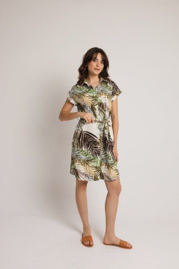 Φόρεμα με κουμπιά και ζώνη εμπριμέ - 