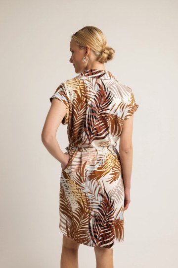 Φόρεμα με κουμπιά και ζώνη εμπριμέ καφέ - 