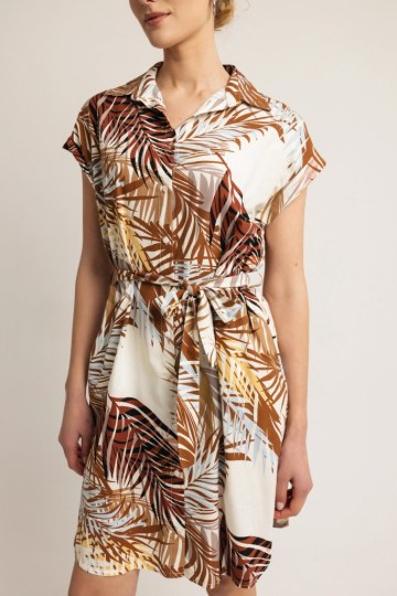 Φόρεμα με κουμπιά και ζώνη εμπριμέ καφέ - 