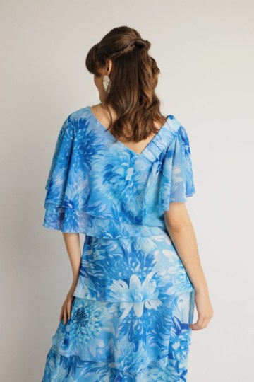 Φόρεμα maxi εμπριμέ με επίπεδα και φραμπαλά γαλάζιο - 