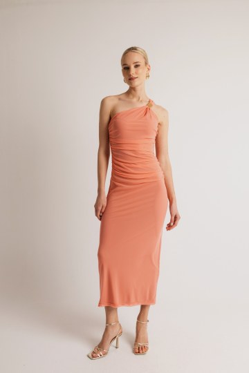 Φόρεμα μονόχρωμο ελαστικό τούλι με έναν ώμο κοραλλί