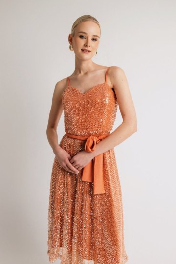 Φόρεμα κλος δίχτυ με παγιέτα και ζώνη στη μέση σομόν - 