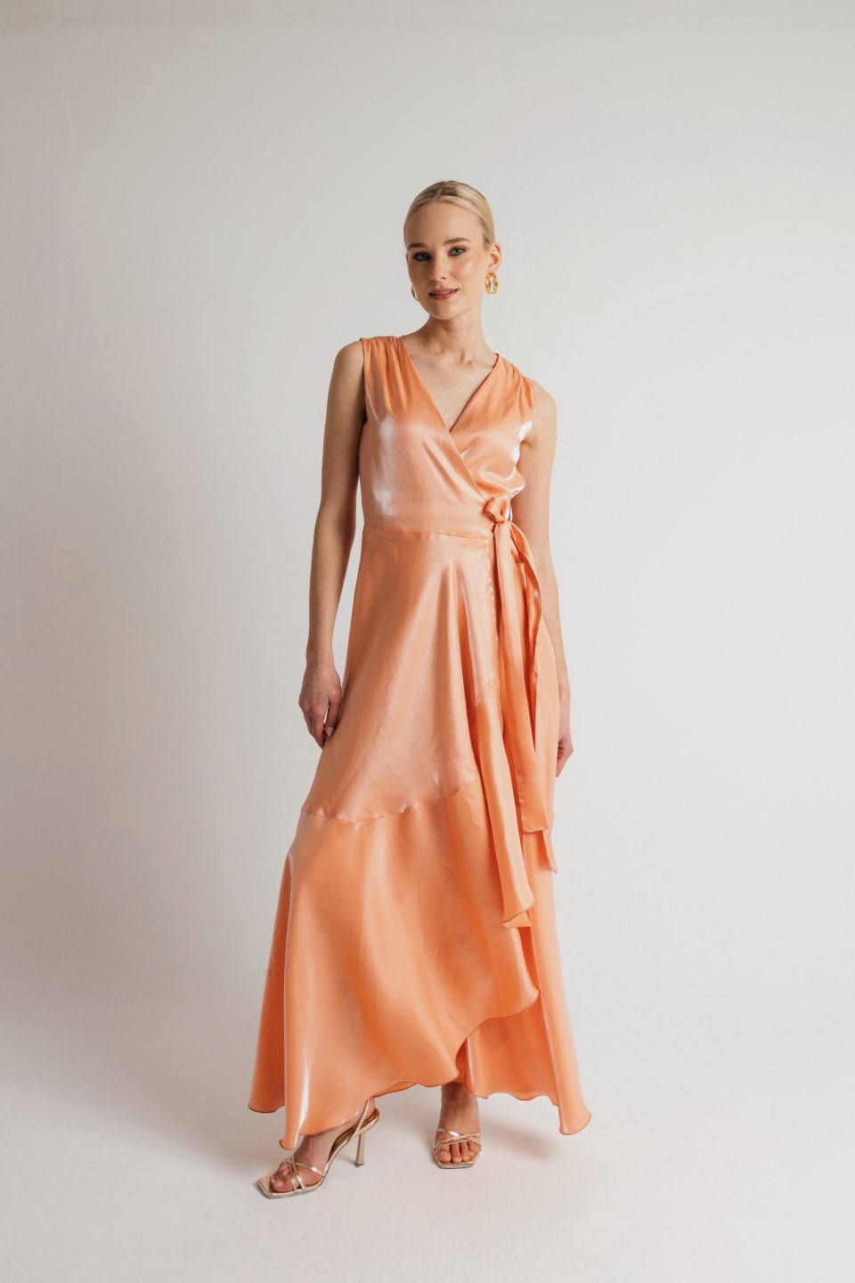 Φόρεμα αμάνικο κρουαζέ μονόχρωμο σομόν