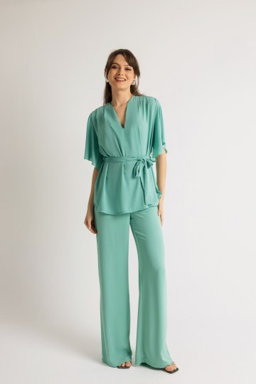 Μπλούζα αέρινη με μανίκι και ιδιαίτερες λεπτομέρειες στους ώμους βεραμάν