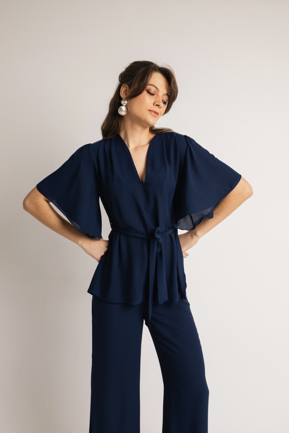 Μπλούζα αέρινη με μανίκι και ιδιαίτερες λεπτομέρειες στους ώμους μπλε