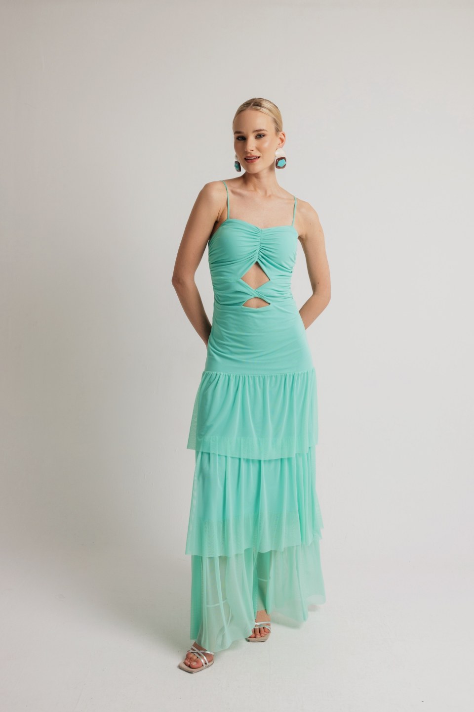 Φόρεμα μονόχρωμο με cut out στη κοιλιά και φραμπαλά μέντα