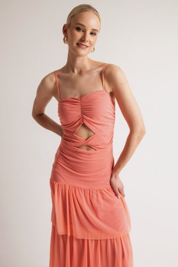 Φόρεμα μονόχρωμο με cut out στη κοιλιά και φραμπαλά ροζ - 