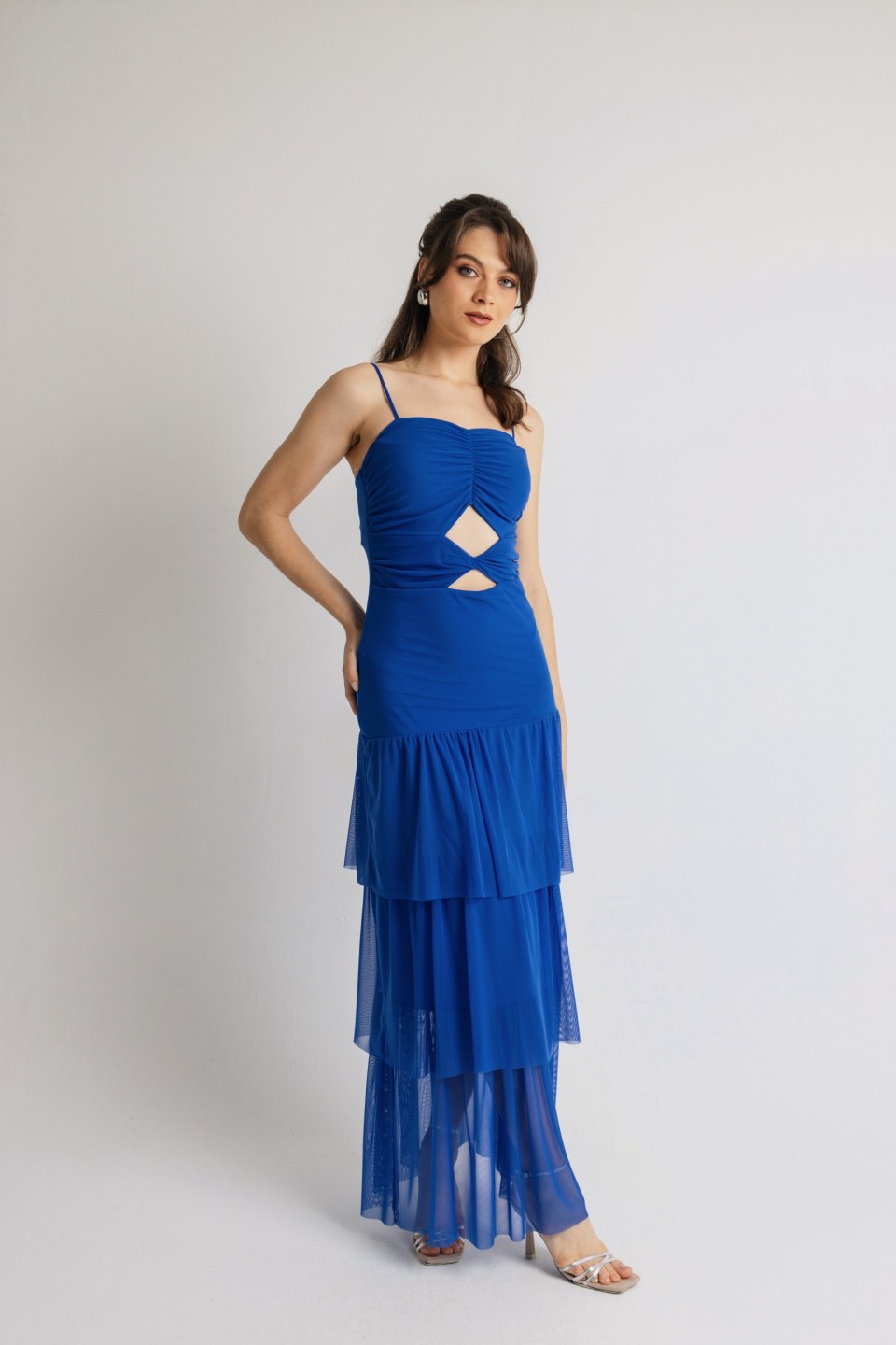 Φόρεμα μονόχρωμο με cut out στη κοιλιά και φραμπαλά μπλε