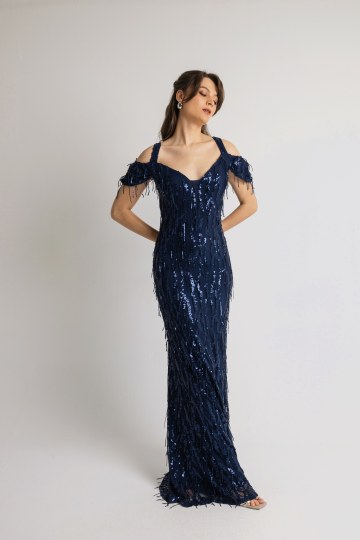 Φόρεμα με κρόσσι παγιέτα και άνοιγμα στους ώμους σκούρο μπλε