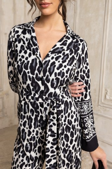 Φόρμα ολόσωμη εμπριμέ με κουμπιά και ζώνη  - 