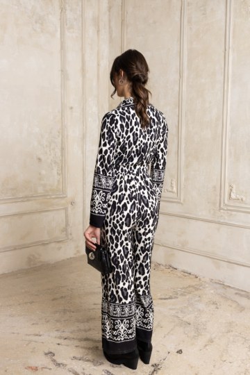 Φόρμα ολόσωμη εμπριμέ με κουμπιά και ζώνη  - 