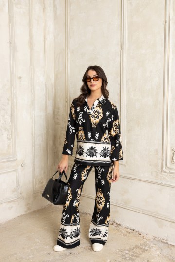 Σετ ασπρόμαυρο με ιδιαίτερες κροκί λεπτομέρειες