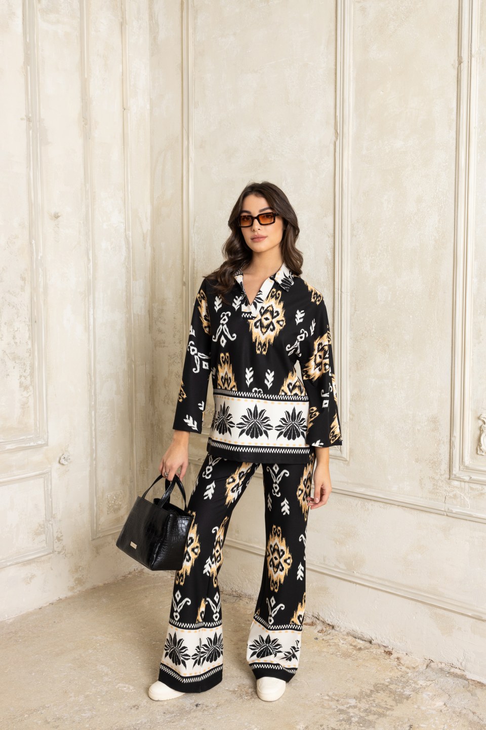 Σετ ασπρόμαυρο με ιδιαίτερες κροκί λεπτομέρειες