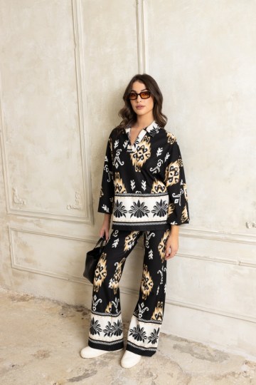 Σετ ασπρόμαυρο με ιδιαίτερες κροκί λεπτομέρειες - 