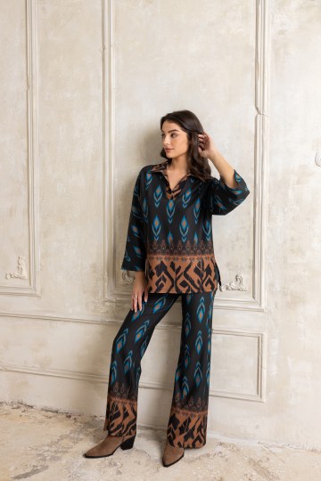 Σετ μαύρο με ιδιαίτερες μπλε λεπτομέρειες