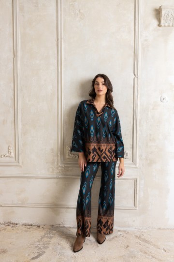 Σετ μαύρο με ιδιαίτερες μπλε λεπτομέρειες - 