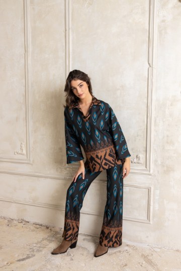 Σετ μαύρο με ιδιαίτερες μπλε λεπτομέρειες - 