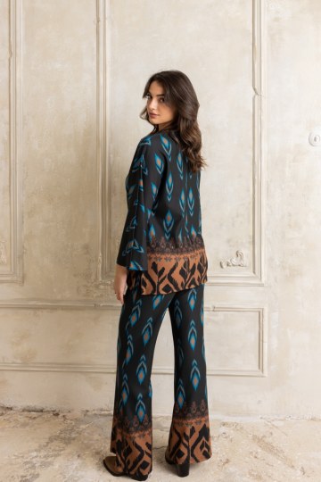 Σετ μαύρο με ιδιαίτερες μπλε λεπτομέρειες - 