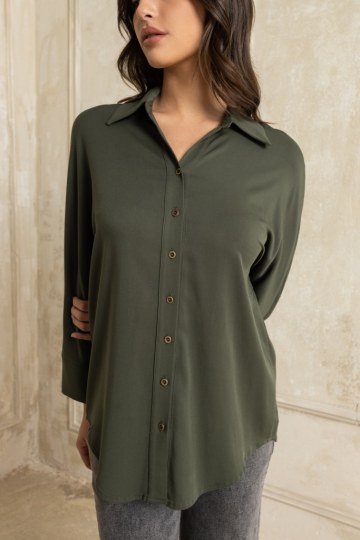 Πουκάμισο αέρινο με γιακά λαδί - 