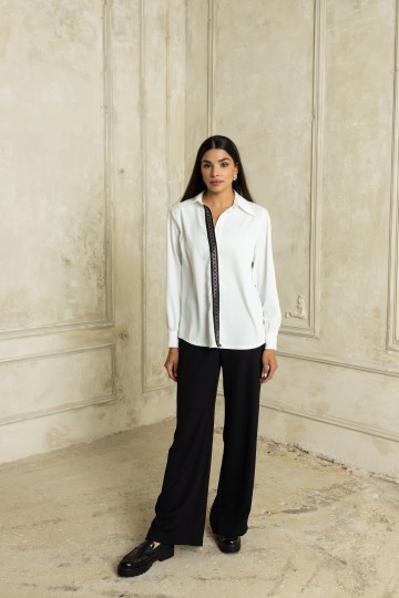 Πουκάμισο με λεπτομέρειες στο κούμπωμα λευκό