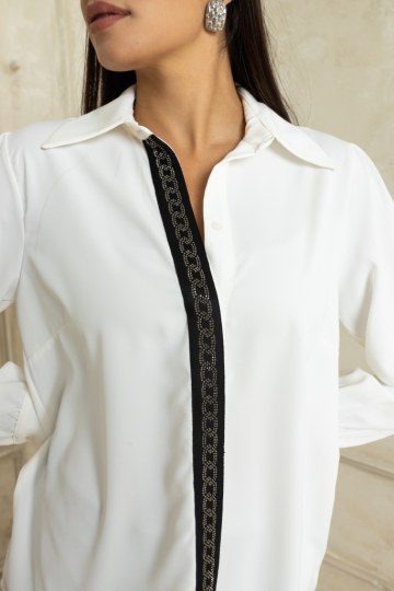 Πουκάμισο με λεπτομέρειες στο κούμπωμα λευκό - 