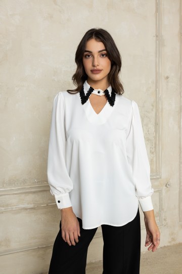 Πουκαμίσα με ιδιαίτερο κούμπωμα και παγιέτες στον γιακά λευκή