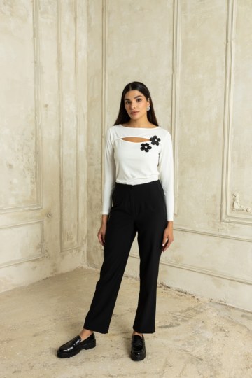 Μπλούζα κολλητή με cut out στο στήθος λευκή - 