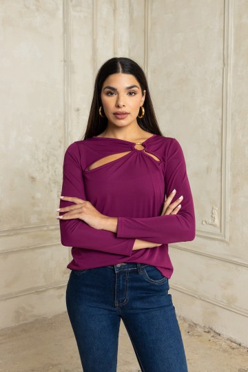 Μπλούζα κολλητή με cut out και κρίκο βυσσινί