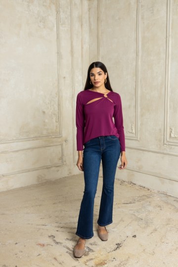 Μπλούζα κολλητή με cut out και κρίκο βυσσινί - 