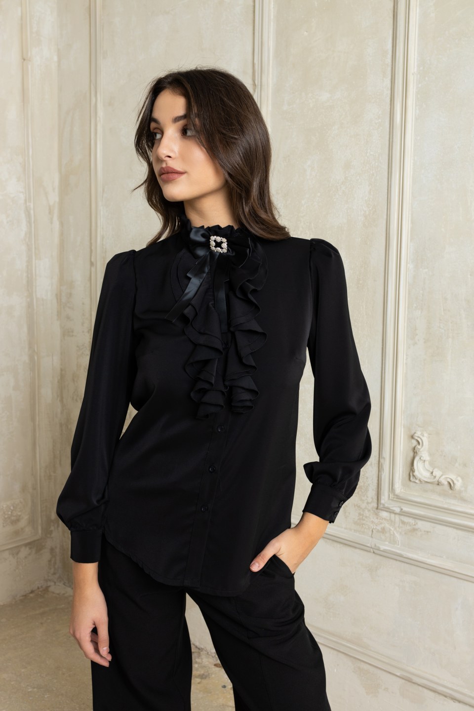 Πουκαμίσα με βολάν στο λαιμό μαύρη