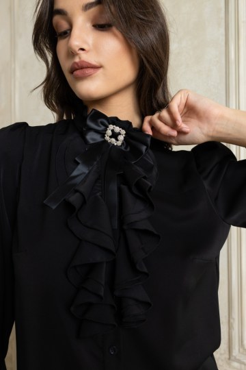 Πουκαμίσα με βολάν στο λαιμό μαύρη - 