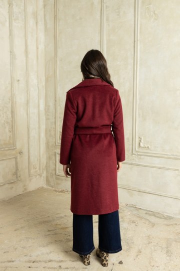Κλασικό παλτό με γιακά και ζώνη βυσσινί - 