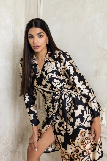 Φόρεμα κρουαζέ με δέσιμο στο πλάι εμπριμέ μαύρο - 